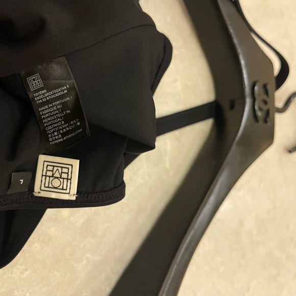 TOTEME deep V-neck swimsuit In Black Size L - Picture 11 of 15